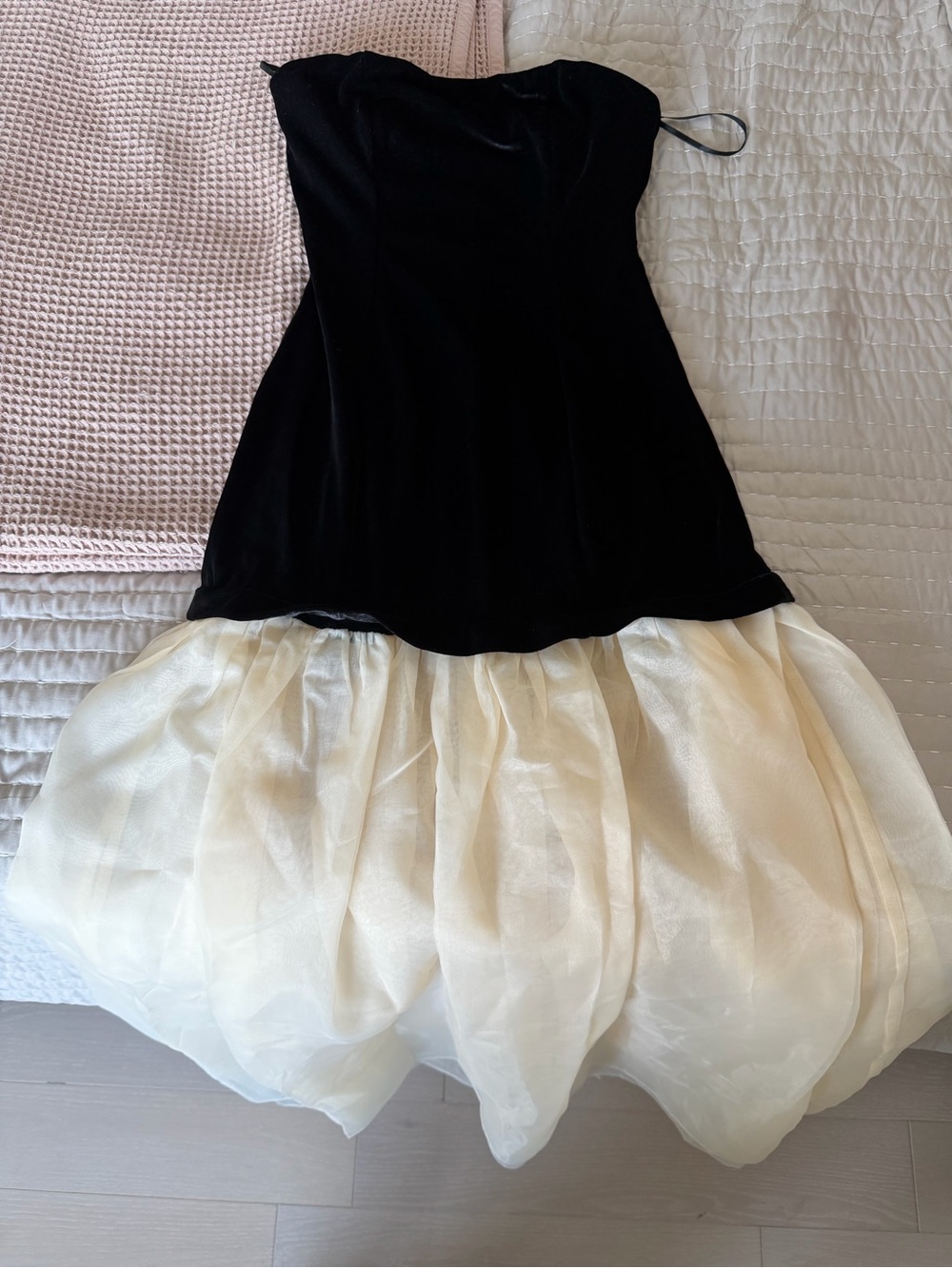 Commense Black and Cream Backless Party Dress